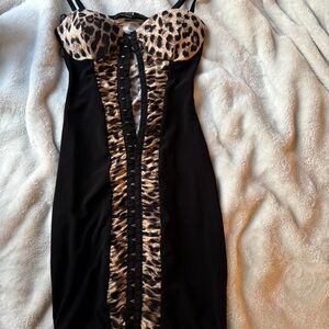 Leopard Print and Black Dress Forever 21 ( XXI )
